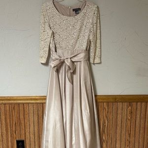 Jessica Howard floor length dress